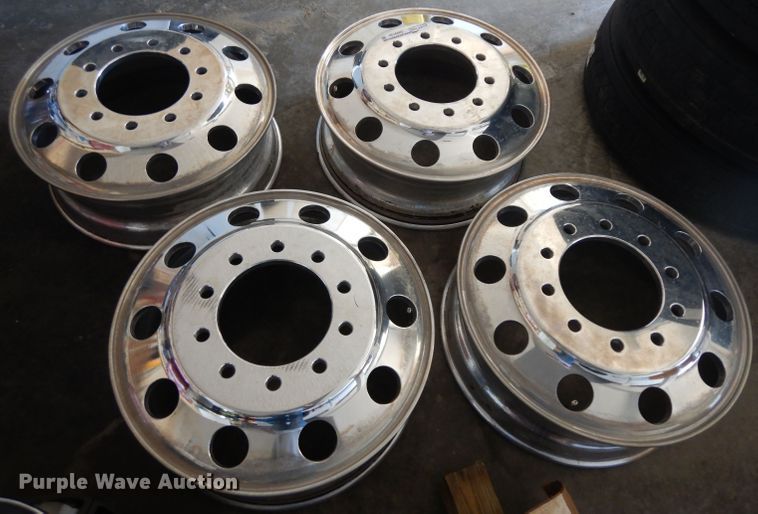 image for item GW9132 (4) aluminum wheels