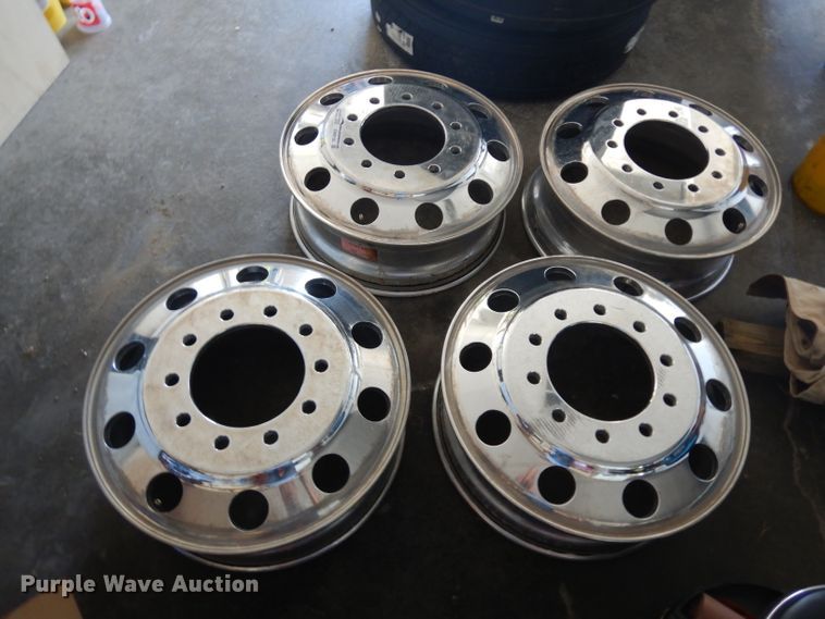 image for item GW9132 (4) aluminum wheels