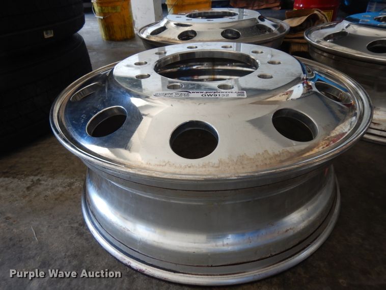 image for item GW9132 (4) aluminum wheels