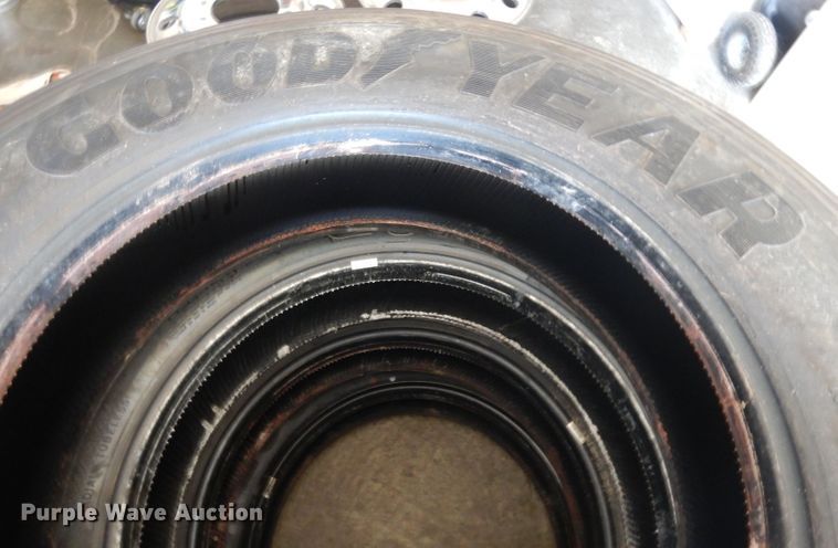 image for item GW9133 (4) 285/75R24.5 tires