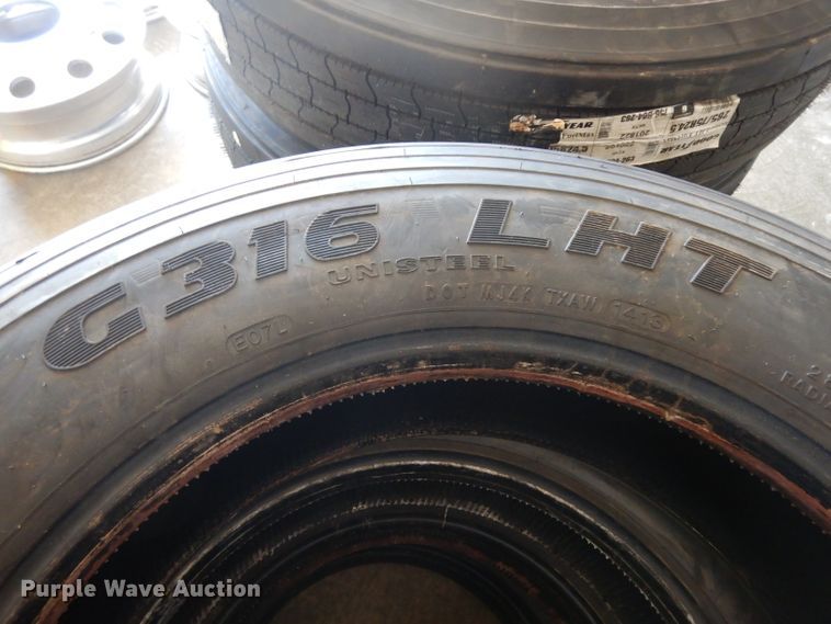 image for item GW9133 (4) 285/75R24.5 tires