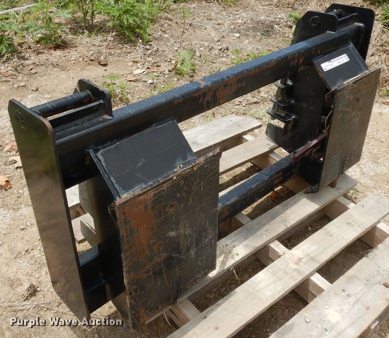 image for item GW9158 Tractor loader to skid steer attachment adapter