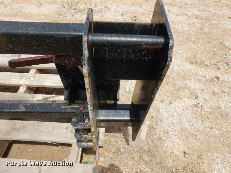 image for item GW9158 Tractor loader to skid steer attachment adapter