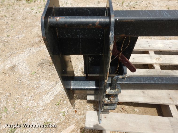 image for item GW9158 Tractor loader to skid steer attachment adapter