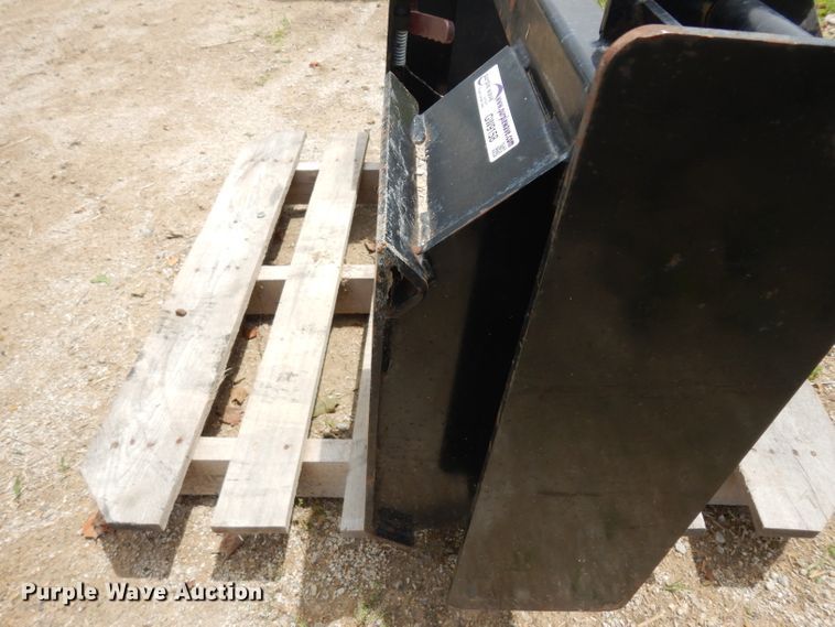 image for item GW9158 Tractor loader to skid steer attachment adapter