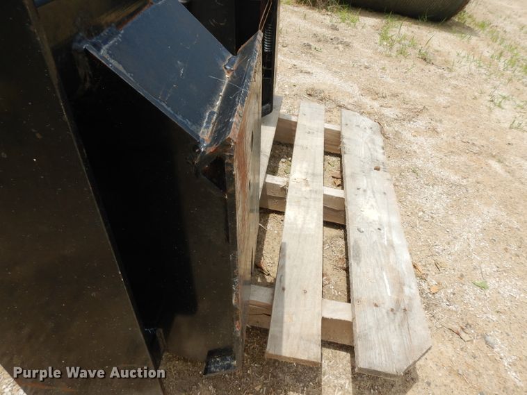 image for item GW9158 Tractor loader to skid steer attachment adapter