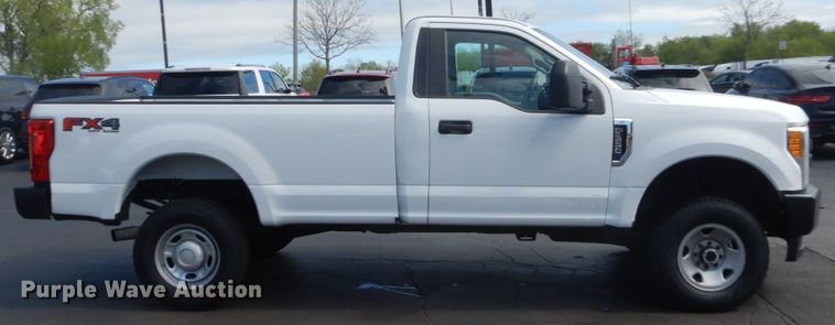 image for item GW9818 2017 Ford F350 Super Duty  pickup truck