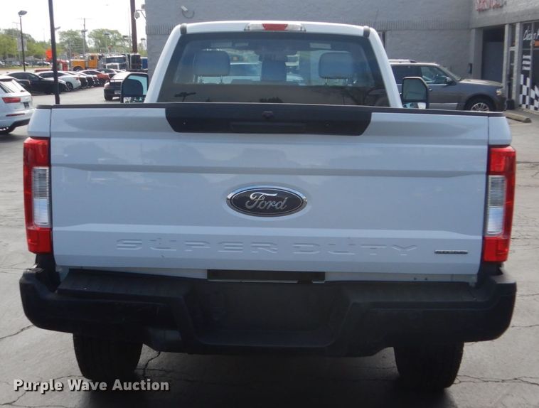 image for item GW9818 2017 Ford F350 Super Duty  pickup truck