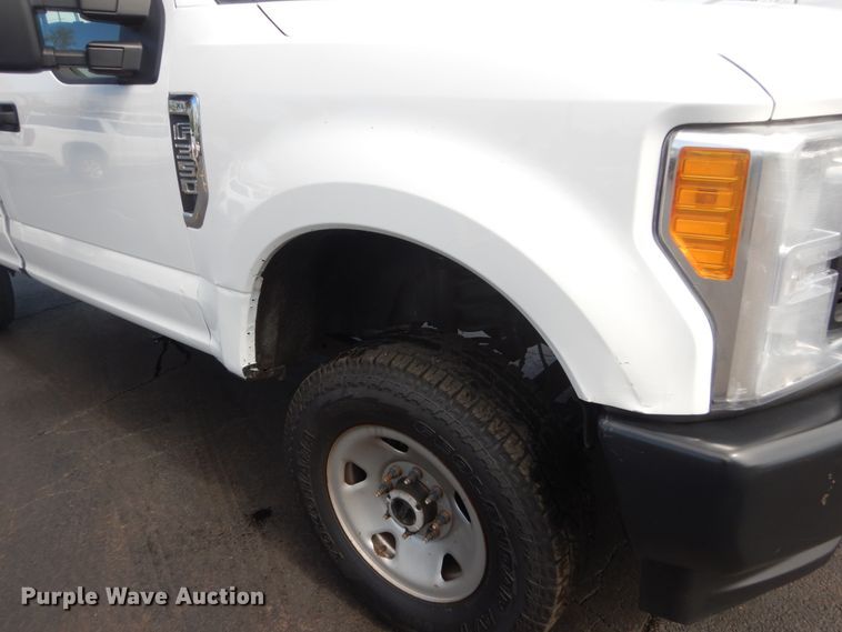 image for item GW9818 2017 Ford F350 Super Duty  pickup truck