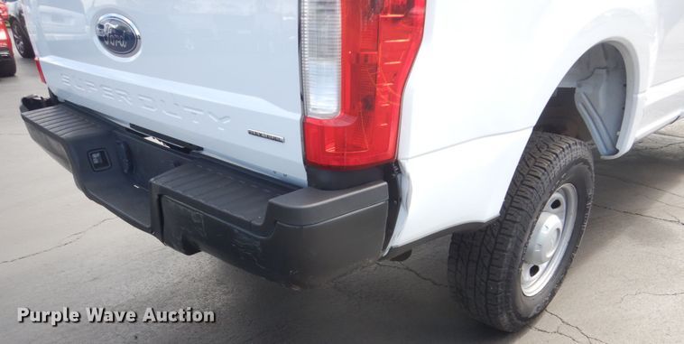 image for item GW9818 2017 Ford F350 Super Duty  pickup truck