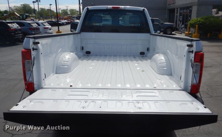 image for item GW9818 2017 Ford F350 Super Duty  pickup truck