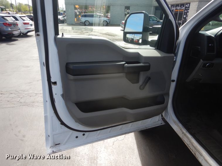 image for item GW9818 2017 Ford F350 Super Duty  pickup truck