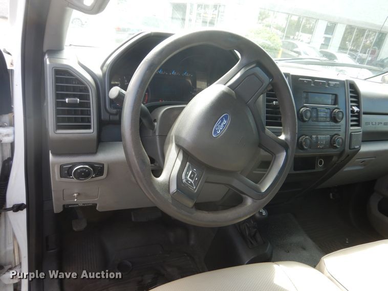 image for item GW9818 2017 Ford F350 Super Duty  pickup truck