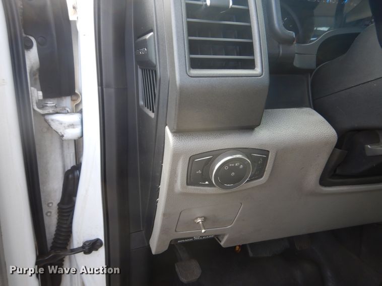 image for item GW9818 2017 Ford F350 Super Duty  pickup truck