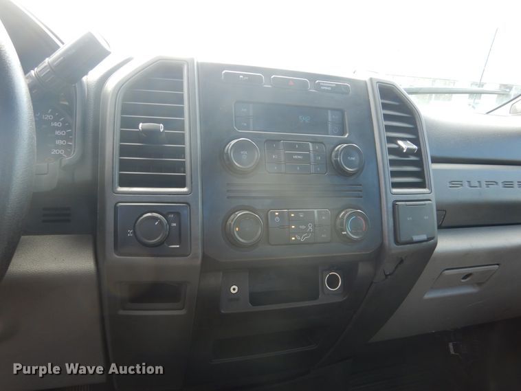 image for item GW9818 2017 Ford F350 Super Duty  pickup truck