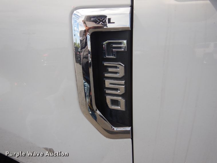 image for item GW9818 2017 Ford F350 Super Duty  pickup truck