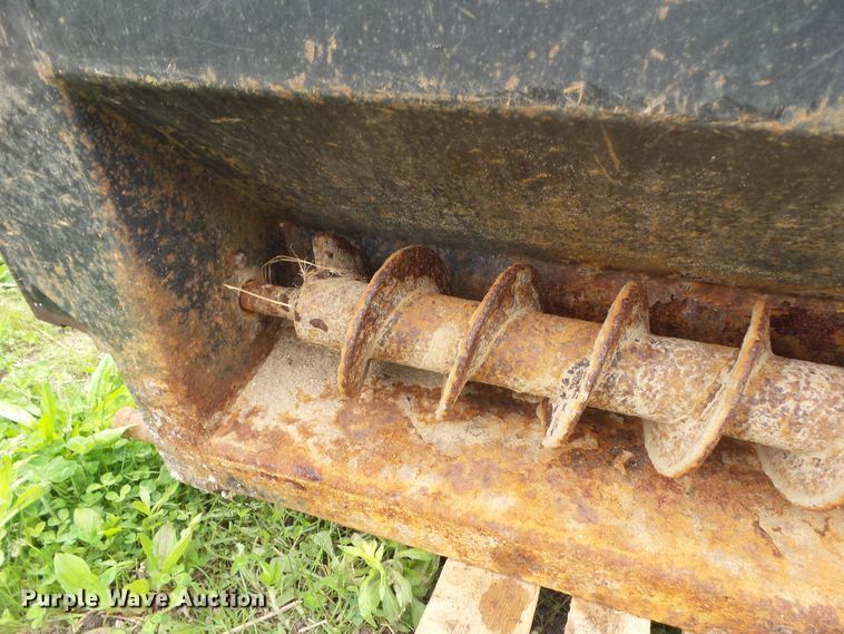 image for item GX9077 Tailgate sander with spreader