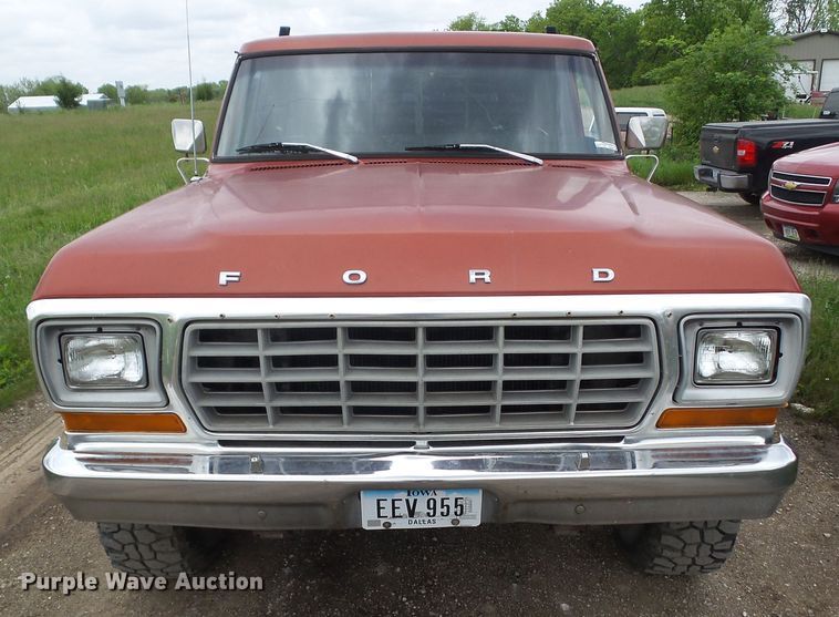 image for item GX9080 1979 Ford F250  flatbed pickup truck