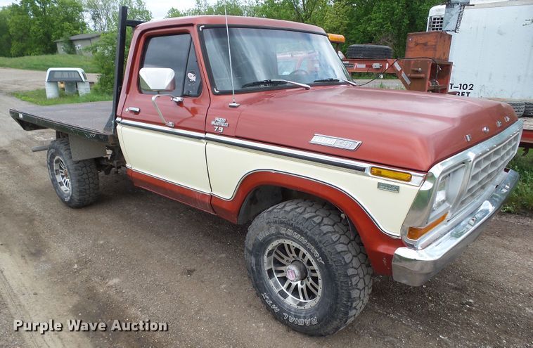 image for item GX9080 1979 Ford F250  flatbed pickup truck