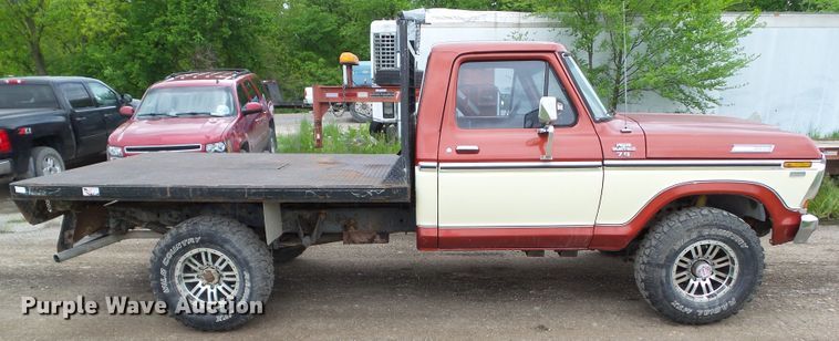 image for item GX9080 1979 Ford F250  flatbed pickup truck
