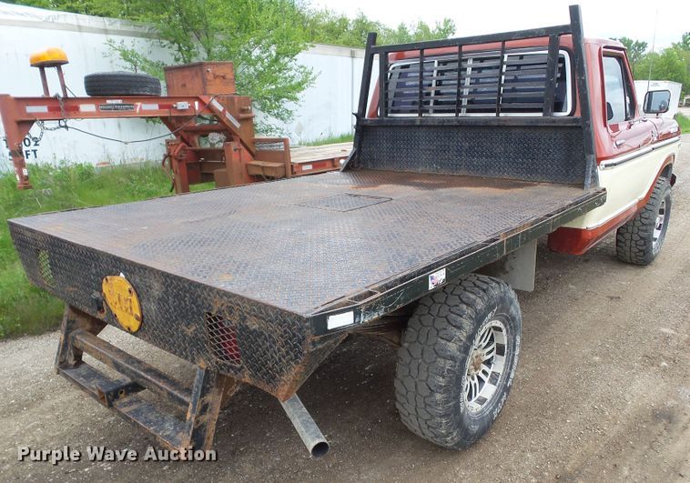 image for item GX9080 1979 Ford F250  flatbed pickup truck