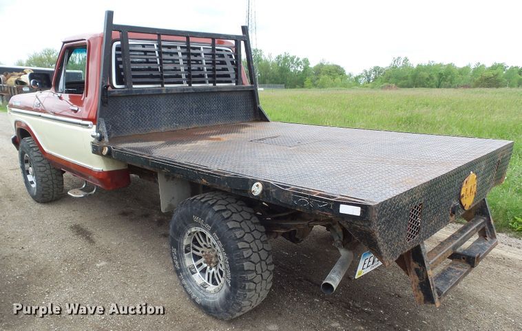 image for item GX9080 1979 Ford F250  flatbed pickup truck
