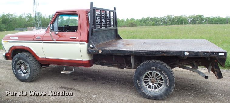 image for item GX9080 1979 Ford F250  flatbed pickup truck