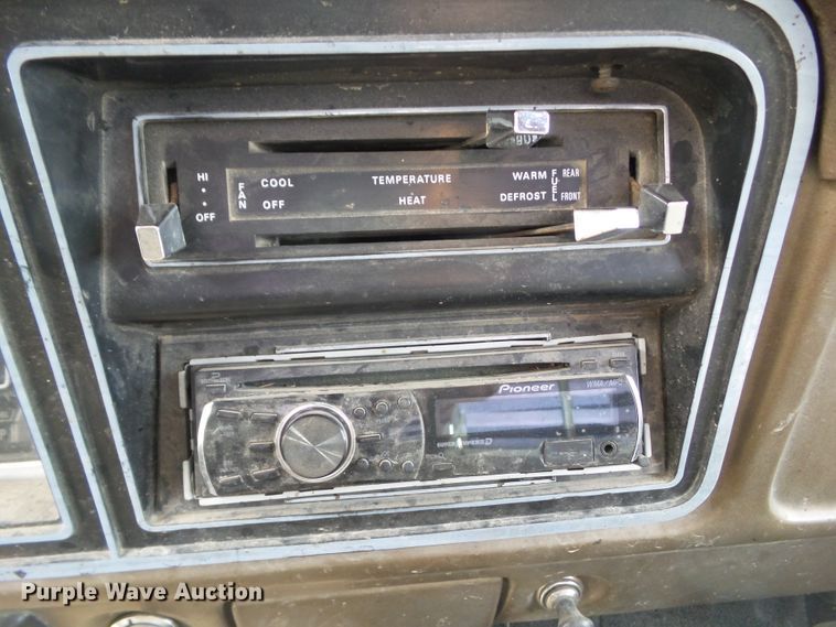 image for item GX9080 1979 Ford F250  flatbed pickup truck