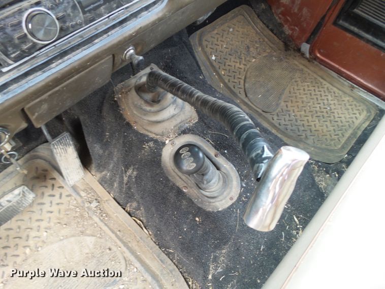 image for item GX9080 1979 Ford F250  flatbed pickup truck