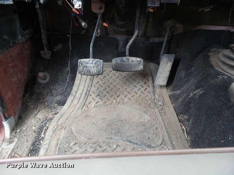 image for item GX9080 1979 Ford F250  flatbed pickup truck