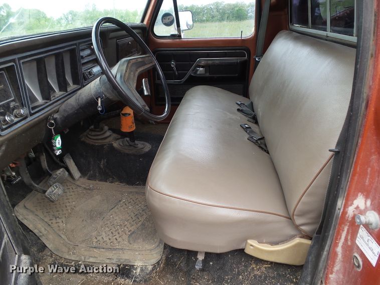 image for item GX9080 1979 Ford F250  flatbed pickup truck