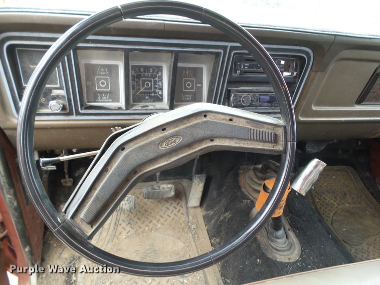 image for item GX9080 1979 Ford F250  flatbed pickup truck