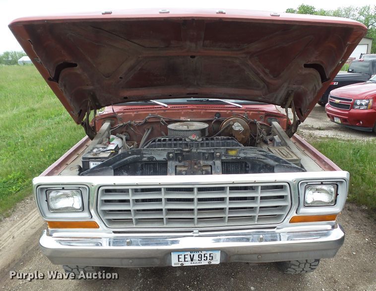 image for item GX9080 1979 Ford F250  flatbed pickup truck