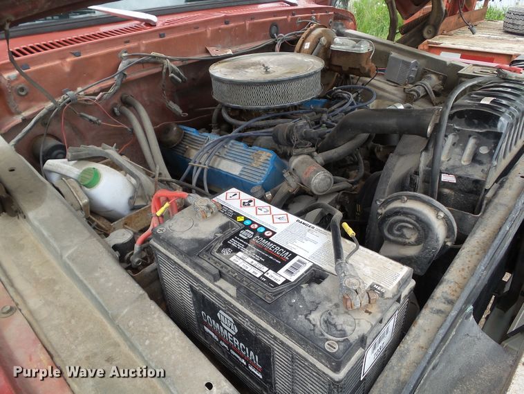 image for item GX9080 1979 Ford F250  flatbed pickup truck