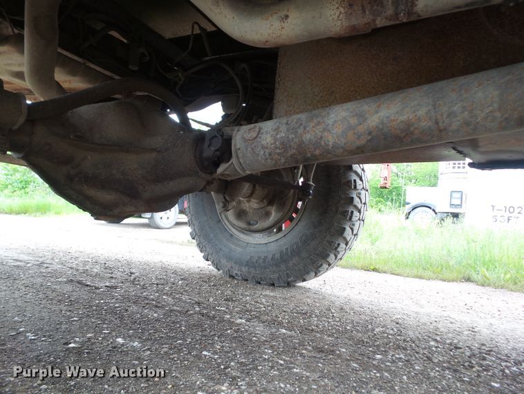 image for item GX9080 1979 Ford F250  flatbed pickup truck