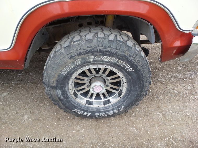 image for item GX9080 1979 Ford F250  flatbed pickup truck