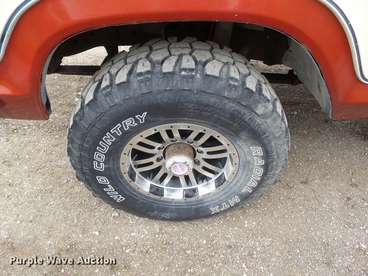 image for item GX9080 1979 Ford F250  flatbed pickup truck