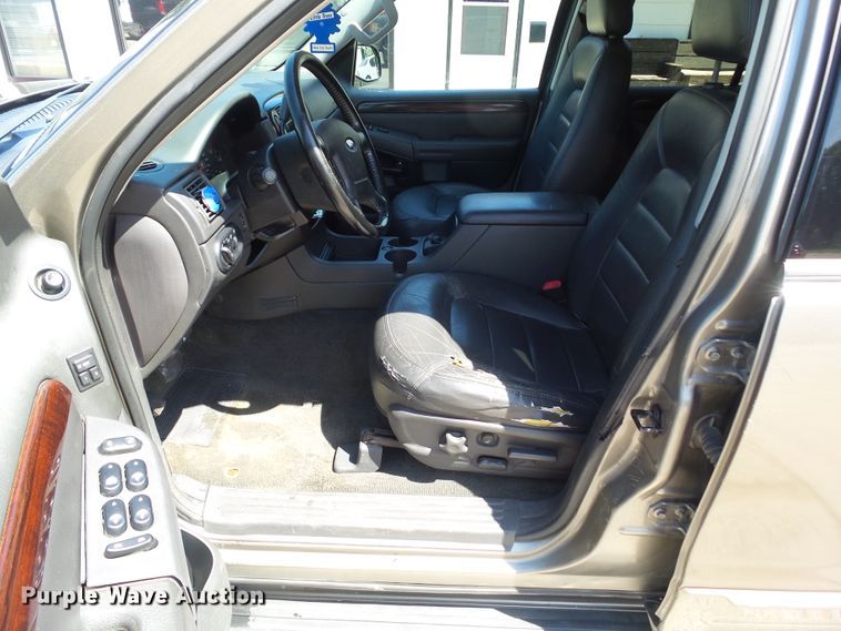 image for item GX9097 2003 Ford Explorer Limited  SUV