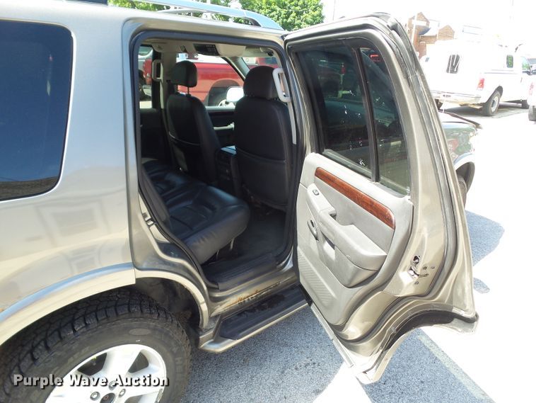 image for item GX9097 2003 Ford Explorer Limited  SUV