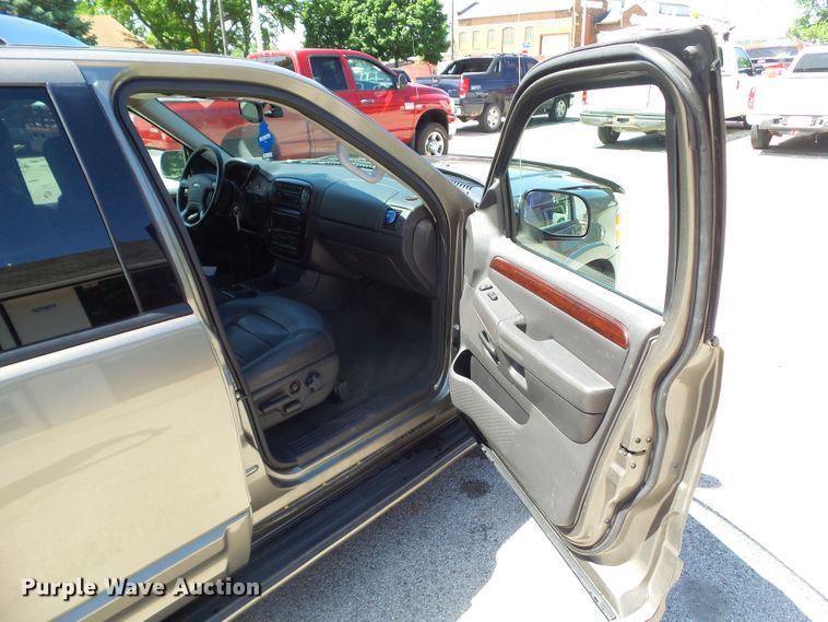 image for item GX9097 2003 Ford Explorer Limited  SUV