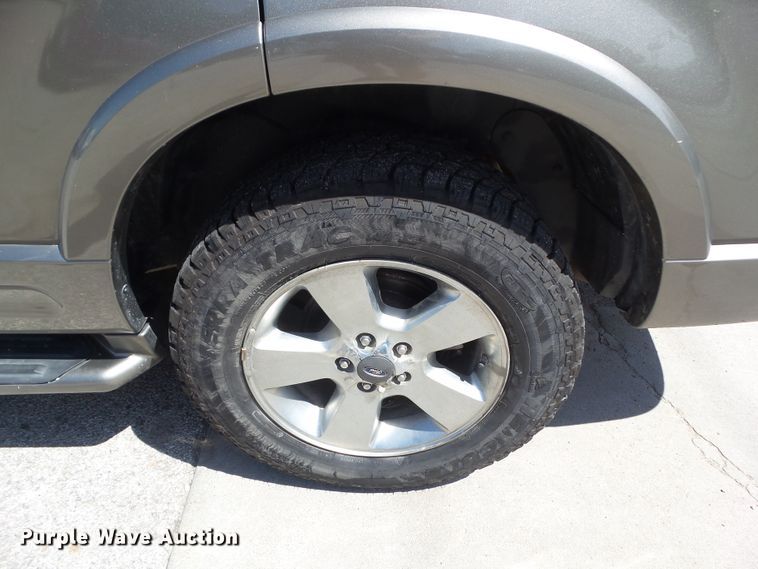 image for item GX9097 2003 Ford Explorer Limited  SUV