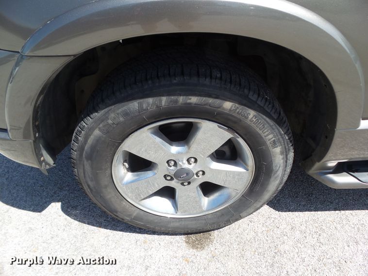 image for item GX9097 2003 Ford Explorer Limited  SUV