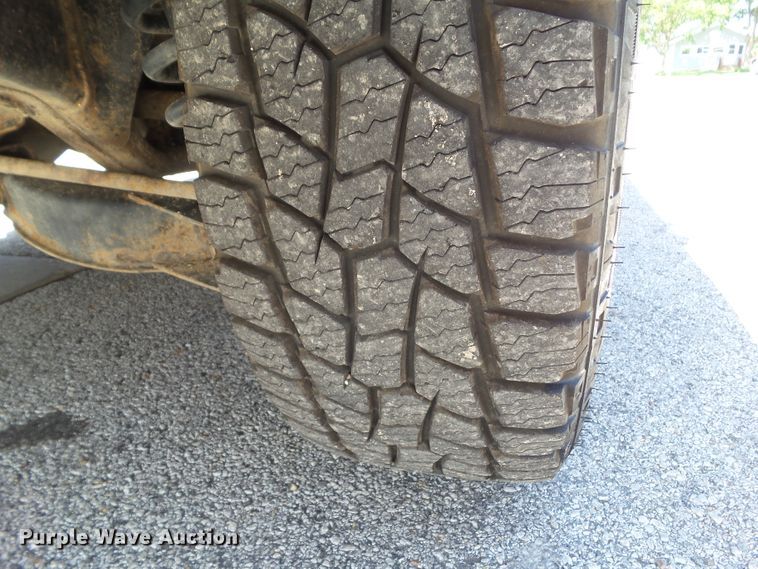 image for item GX9097 2003 Ford Explorer Limited  SUV