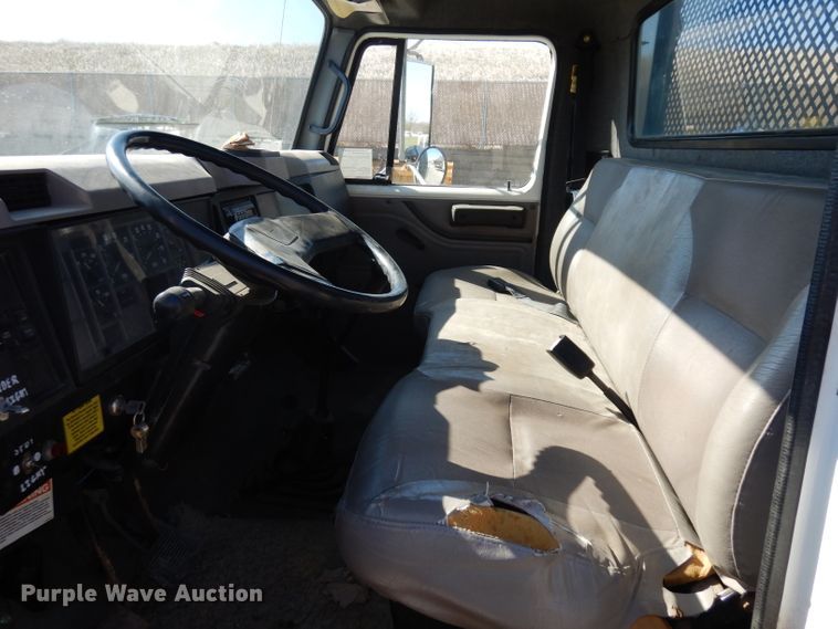 image for item GY9053 1999 International 4700 dump flatbed truck