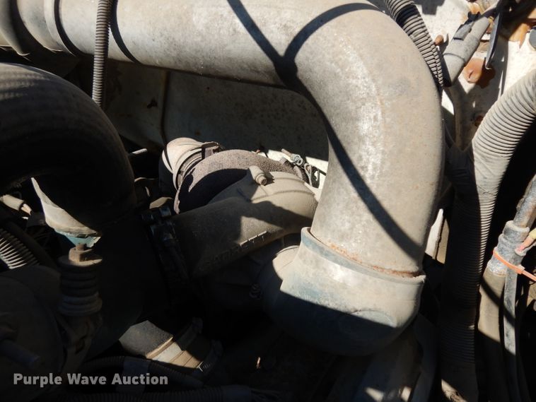 image for item GY9053 1999 International 4700 dump flatbed truck