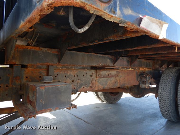 image for item GY9053 1999 International 4700 dump flatbed truck