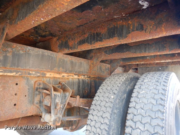 image for item GY9053 1999 International 4700 dump flatbed truck