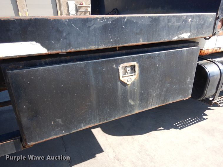 image for item GY9053 1999 International 4700 dump flatbed truck