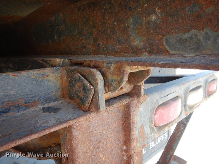 image for item GY9053 1999 International 4700 dump flatbed truck