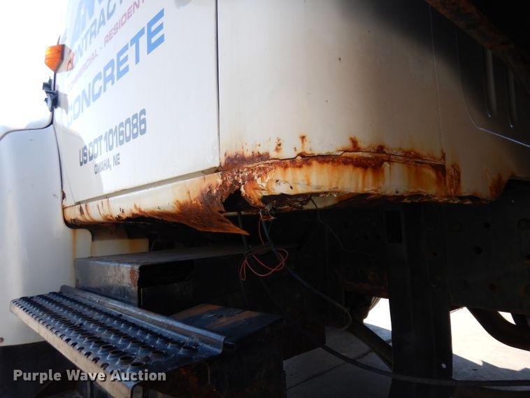 image for item GY9053 1999 International 4700 dump flatbed truck